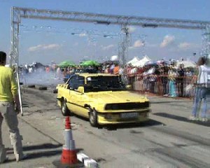 Chevy Caprice Coupe 8.2 V8 Vs. BMW E30 Drag Race