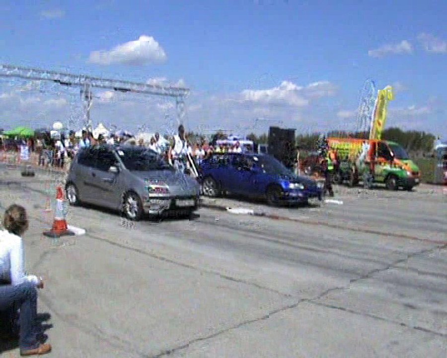 Fiat Punto HGT Vs. Honda Civic B16 Drag Race
