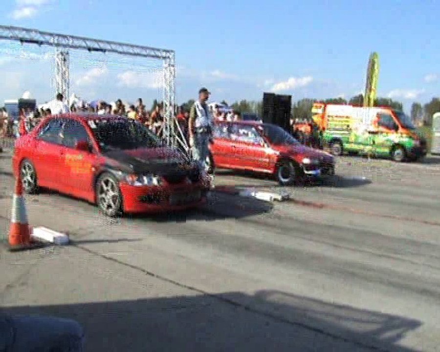 Mitsubishi Lancer EVO VIII DCS Vs. Honda Civic 1.5 Turbo Drag Race