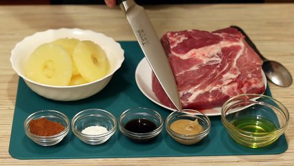 Запеченная свинина в духовке с ананасами