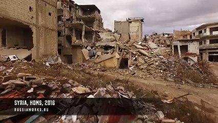 Un drone survole la ville syrienne de Homs dévastée par 5 ans de guerre