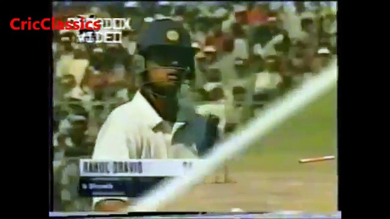KILLING YORKERS   Shoaib Akhtars Bowled Dravid  Sachin  on 2 Consecutive Deliveries