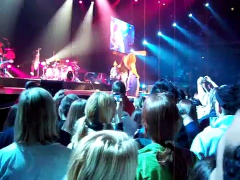 Shakira-Hips dont lie-Oral Fixation Tour-Berlin 26/01/07