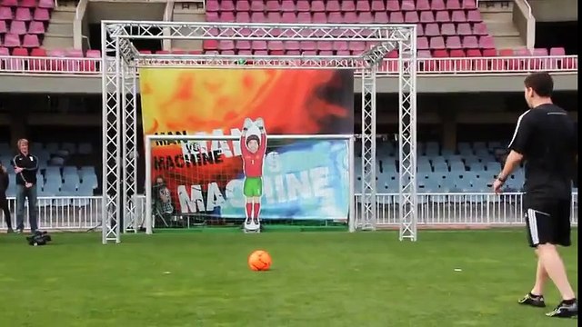 Robot Goal Keeper vs Lionel Messi.. HAHA.. Must Watch !!