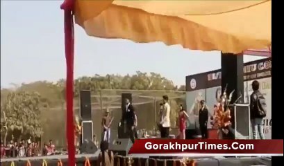 दिल्ली यूनिवर्सिटी में फ़ैशन शो के दौरान हुआ बड़ा हादसा एक विद्यार्थी घायल