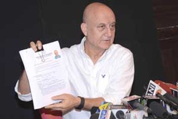 Anupam Kher slams Pakistan authorities for Visa denial