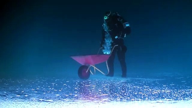 Прикольная зимняя рыбалка подо льдом. Самое интересное видео под водой на льду. Fishing under ice