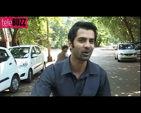 Arnav KISSES Khushi in Iss Pyaar Ko Kya Naam Doon 27th January 2012