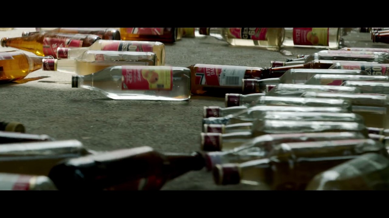 Teaser of Shahrukh Khan and Mahira Khan’s Raees