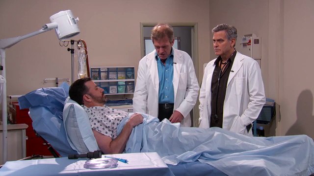 Quand George Clooney et Hugh Laurie s'amusent à parodier la série Urgence !