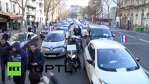 Paris : les chauffeurs de VTC protestent contre des mesures qu’ils trouvent injustes