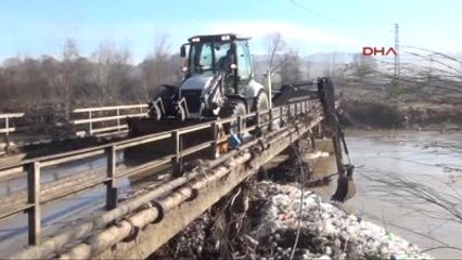 Bartın Avcının Kaybolduğu Çayda Çöp Yığınları Aramaları Zorlaştırdı
