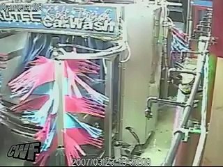 Arabanın Sürücüsü Yıkama Sırasında Aracının Kapısını Açarsa..