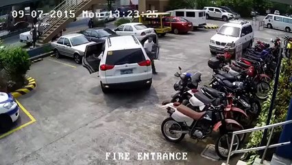 Babadan Oğluna Araç Park Etme Dersi