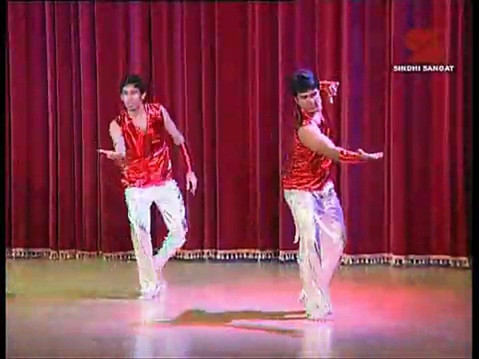 must watch this nice dance Jhulan Hojamalo