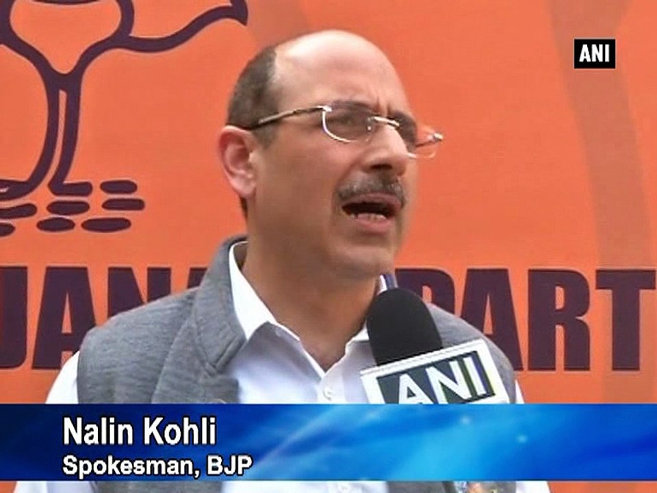 Politicians criticise Arvind Kejriwal over MCD issue