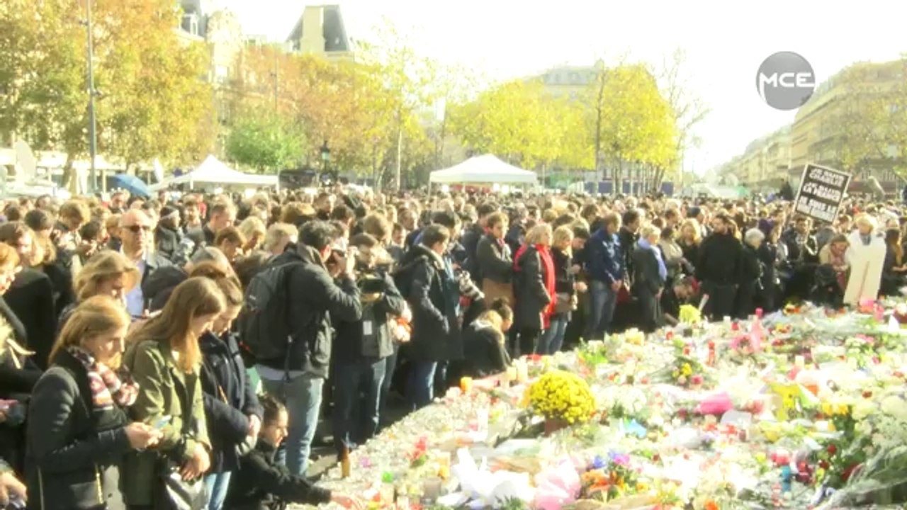 Attentat de Paris : Revivez la minute de silence place de la république