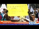 Padres de 43 estudiantes desaparecidos celebran avances tras reunión con Gobierno mexicano