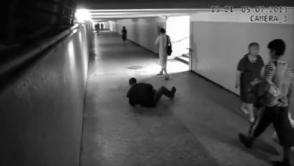 Zap vidéo: il vole un iPhone et finit KO !