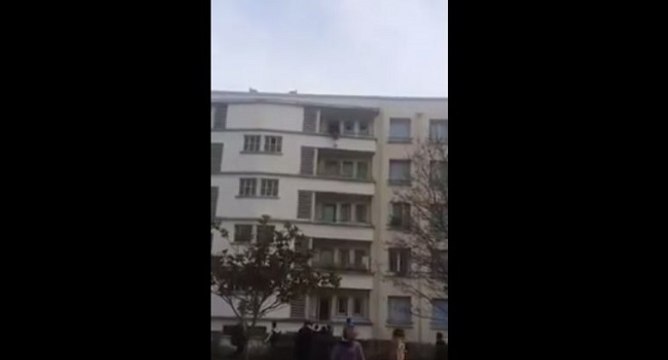 Reda sauve la vie d'un enfant suspendu à un balcon (Lyon)