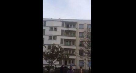 Reda sauve la vie d'un enfant suspendu à un balcon (Lyon)