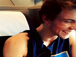 MORE THAN JUST FRIENDS - Ashton Irwin |WATTPAD|