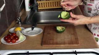 Салат с авокадо и помидорами. Как приготовить простой салат из авокадо