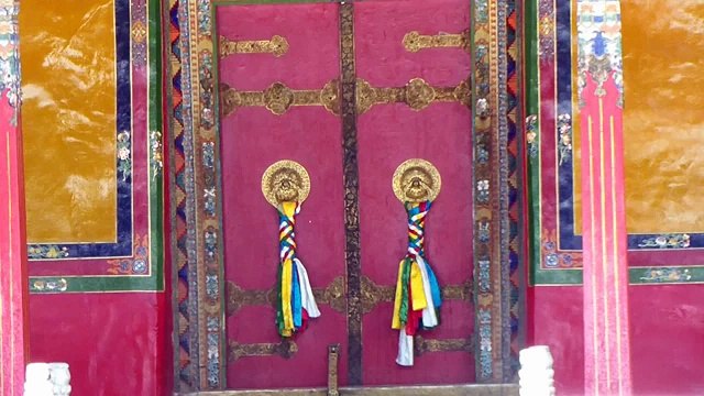 Драгоценный Парк Норбулинга (Тибет) Туры в Тибет