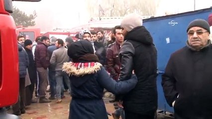 Küle dönmüş dükkanları görünce gözyaşlarına boğuldular