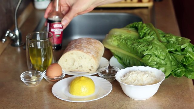Салат Цезарь. Как правильно приготовить соус для салата