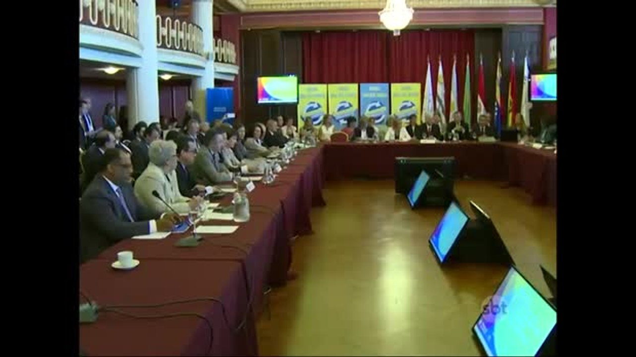 Ministros de 14 países latinos discutem táticas...