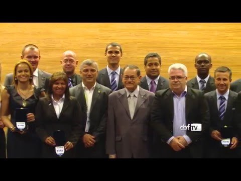 CBF realiza workshop de arbitragem e entrega insígnias da FIFA