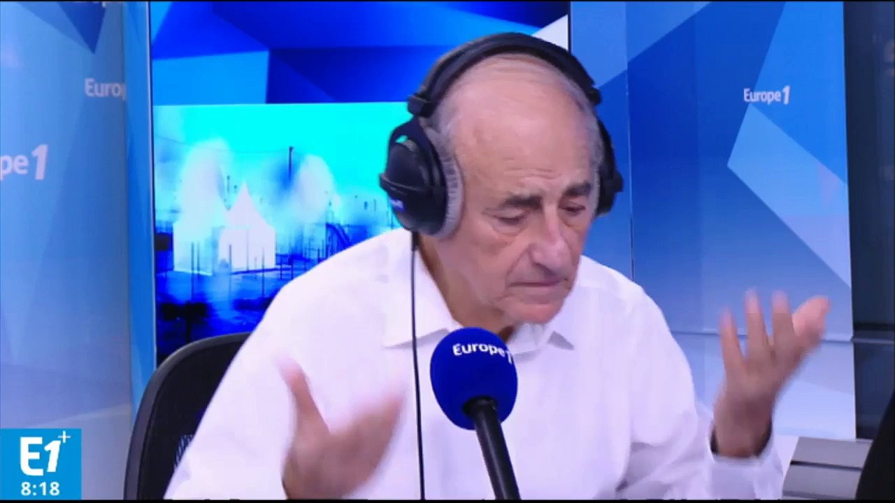 A Calais, "25 filières de passeurs" démantelées en un an, indique Bernard Cazeneuve
