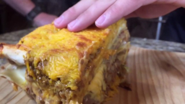 Cuisiner des lasagnes avec des burritos de chez Taco Bell... Gras!