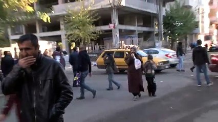 Sur ilçesine yürümek isteyenlere polis müdahalesi