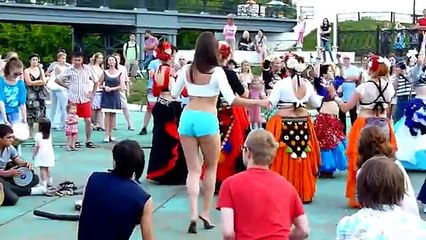 Girl dance, street Dancer (World Music 720p)