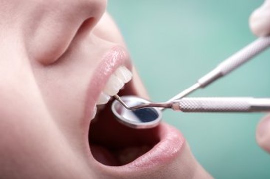 Amerikalı Diş Hekimi Uyuttuğu Hastaya Oral Tacizle Suçlandı