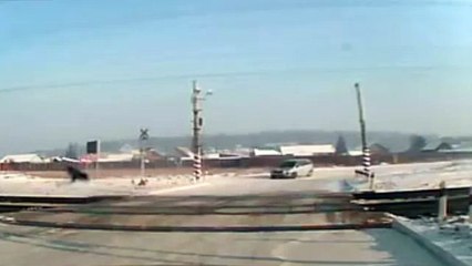 Выпал под поезд Fell under a train