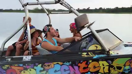 На водных лыжах за самолетом
