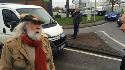 Entre colère et soutien pour les clients du Leclerc
