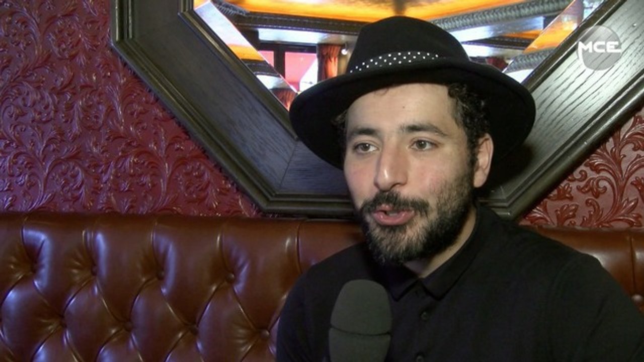 Redouanne Harjane: l'humoriste à la guitare nous parle de son spectacle et du Marrakech du rire