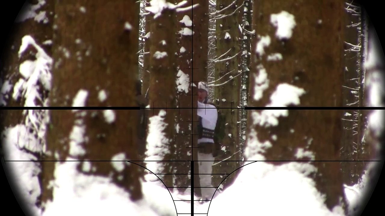 Une partie de airsoft dans la neige avec des snipers