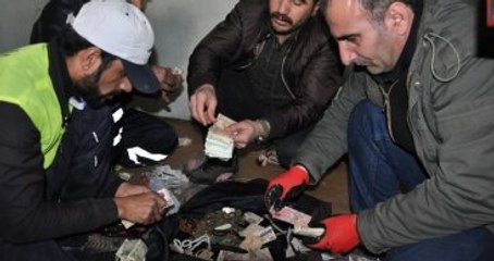 Yaşlı Adamın Evinden 5 Kamyon Çöp ve 6 Bin TL Çıktı