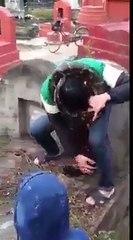 ﺳﺒﺤﺎﻥ ﺍﻟﻠﻪ ﻣﺎﻫﻮ ﺍﻟﺬﻧﺐ ﺍﻟﺬﻱ ﺍﺭﺗﻜﺒﻪ ﺻﺎﺣﺐ ﺍﻟﻘﺒﺮ ﺣﺘﻰ ﻳﺮﺳﻞ ﺍﻟﻠﻪ ﻋﻠﻴﻪ ﺍﻓﻌﻰ ﺗﻌﺬﺑﻪ ﻓﻲ ﺍﻟﺪﻧﻴﺎ