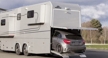 Présentation d'un camping-car de luxe dernière génération