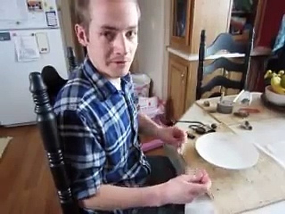 Make-Your-Own-Compass-With-a-Magnet-and-Needle