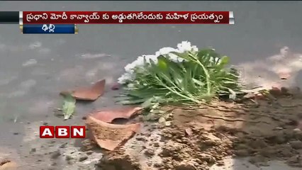 Woman Attacks PM Modi Convoy In Kerela (03-02-2016)