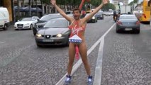 Virgin Tonic : Christophe Beaugrand tout nu sur les Champs-Elysées