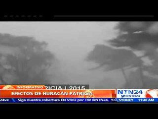 Vea cómo camión es volcado por los fuertes vientos del huracán ‘Patricia’ en México