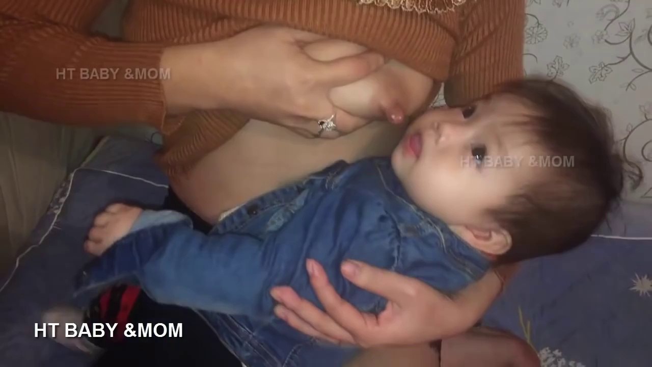 #19. Afternoon breastfeeding baby after shower (January 26, 2016) - HT BABY & MOM